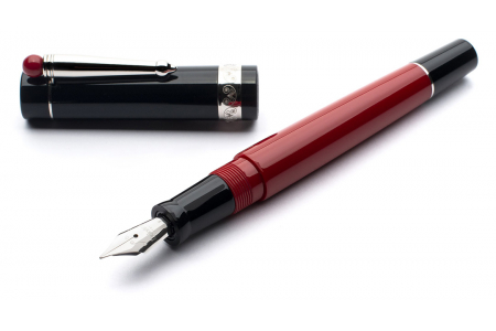 Dolcevita Emozione red fountain pen 