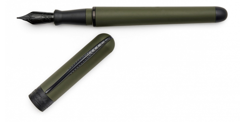 Pineider Avatar UR Matt Black Military Green fountain pen