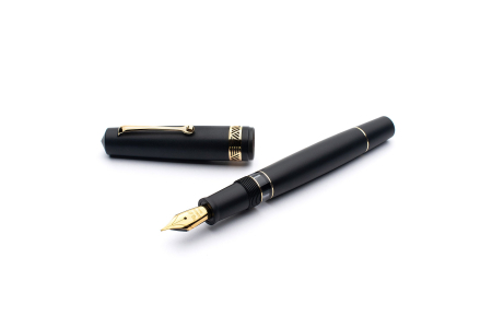 Leonardo Officina Italiana Momento Magico matte black gold trim fountain pen 