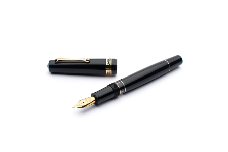 Leonardo Officina Italiana Momento Magico glossy black gold trim fountain pen 