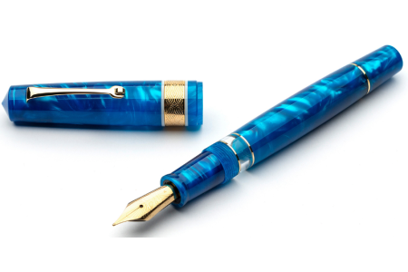 Leonardo Officina Italiana Momento Magico Pitechusa gold trim fountain pen
