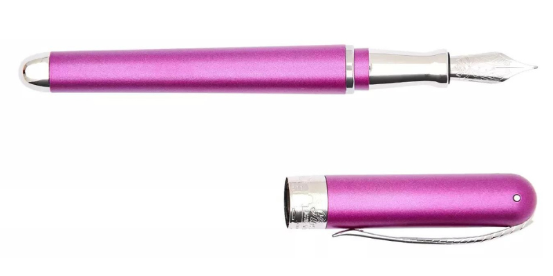 Pineider Avatar UR Art Violet fountain pen