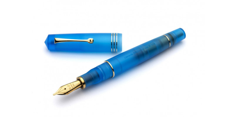 Leonardo Officina Italiana Pura blu acqua finiture oro pennino acciaio stilografica